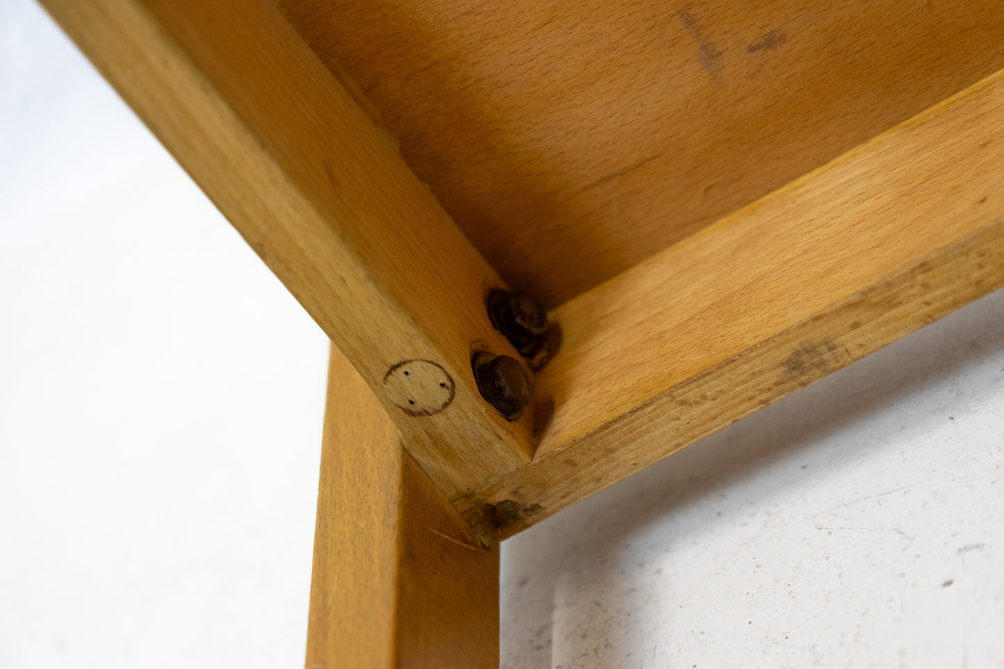 Stapelstuhl Holz von Stuhl & Tischfabrik Klingnau AG