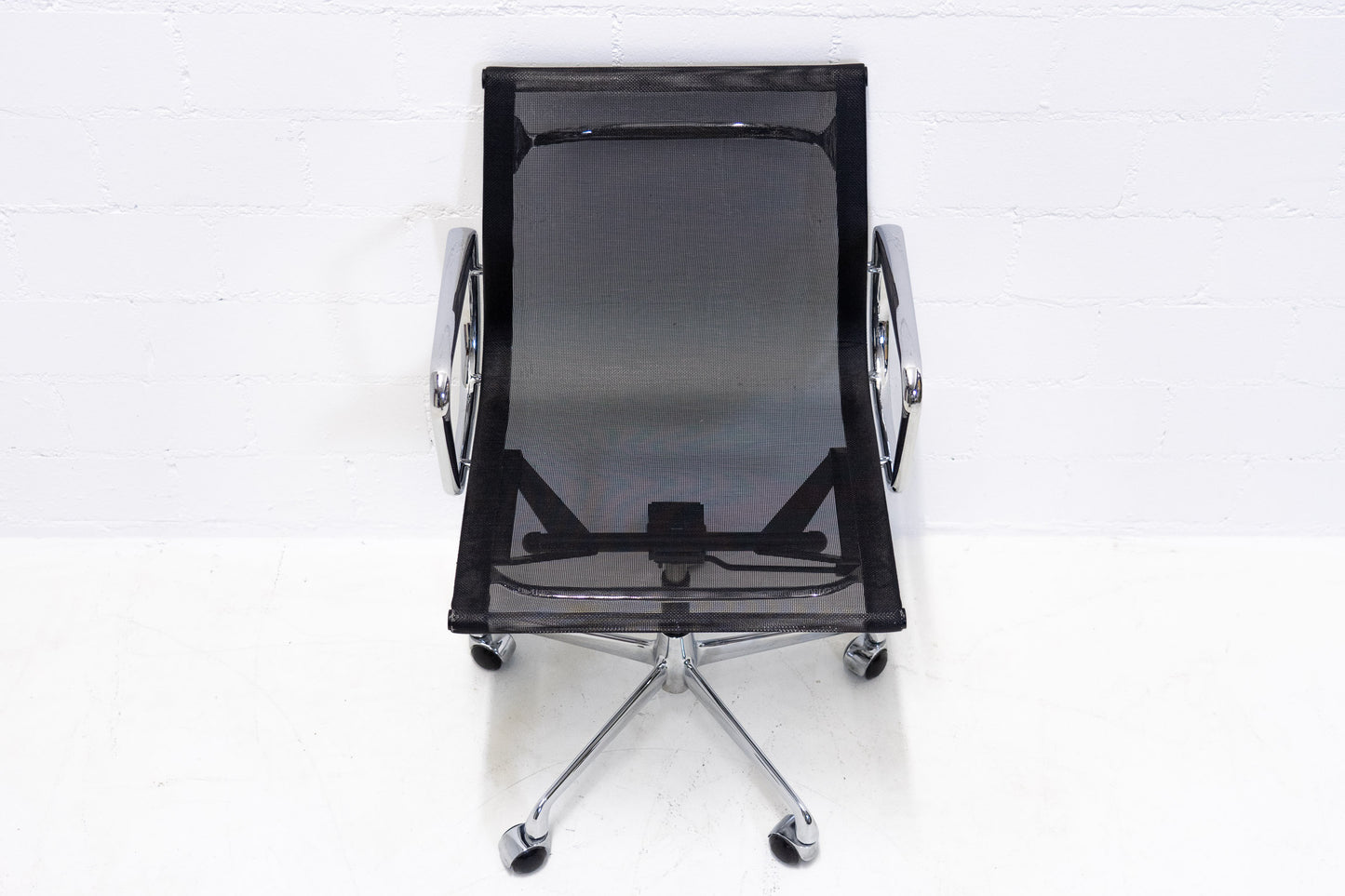 ICF Eames Aluminium Chair