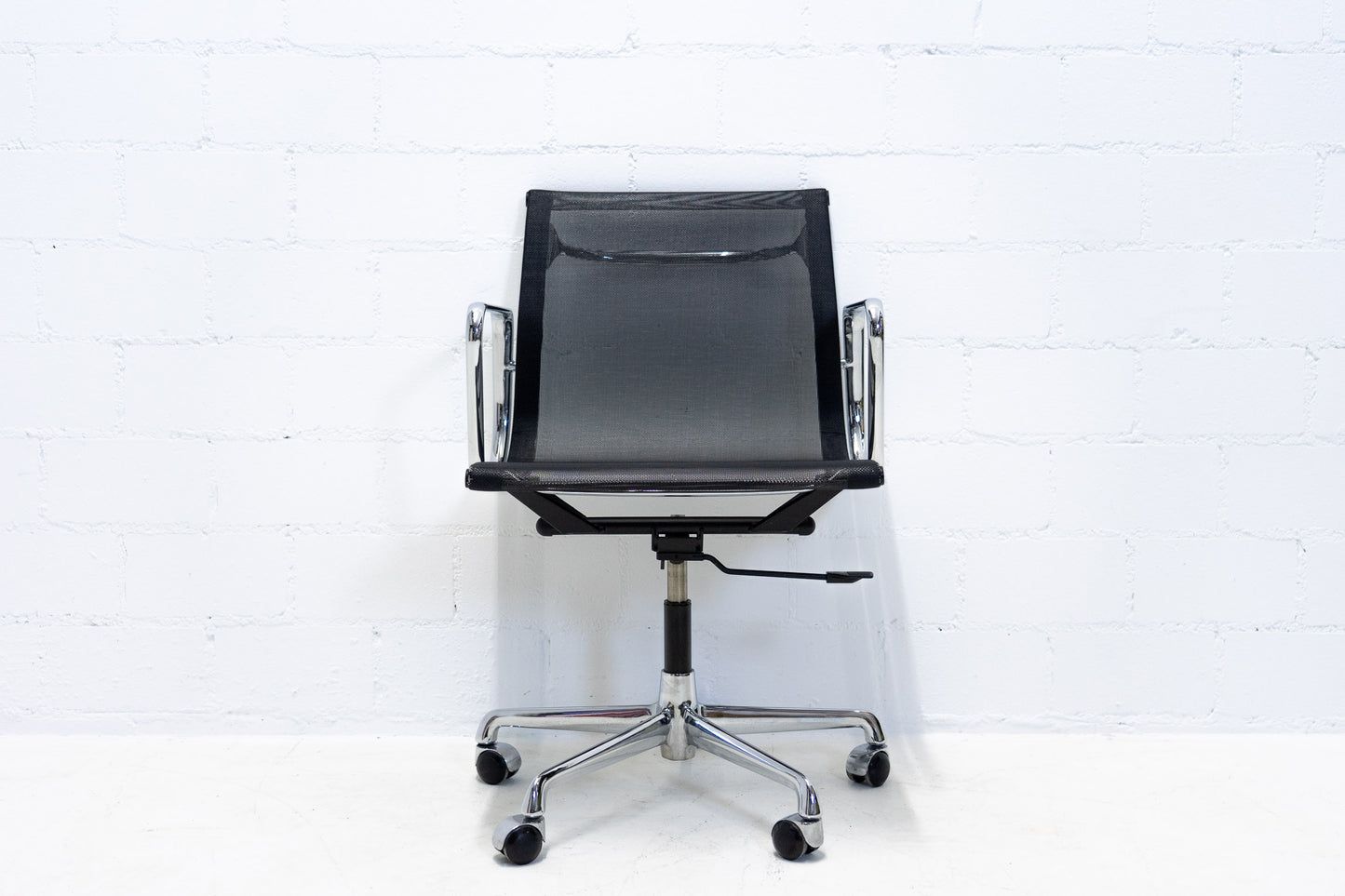 ICF Eames Aluminium Chair