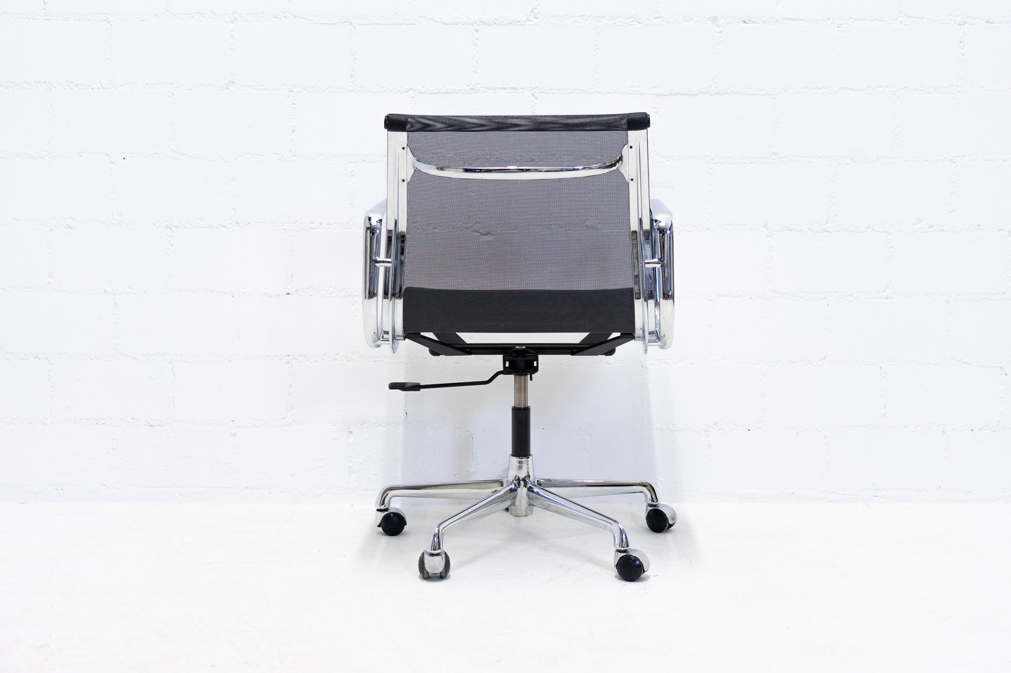 ICF Eames Aluminium Chair