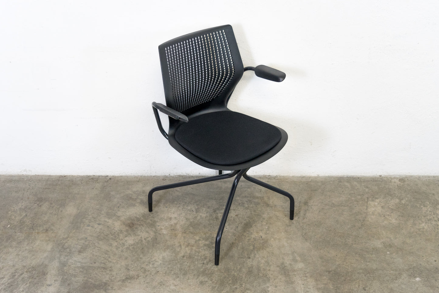 Knoll MultiGeneration Stuhl Nr. 1