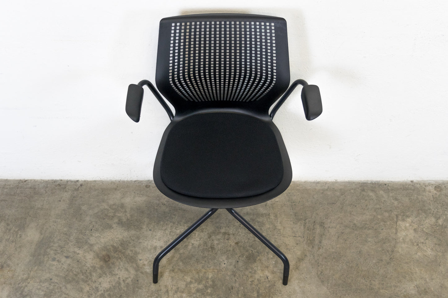Knoll MultiGeneration Stuhl Nr. 1