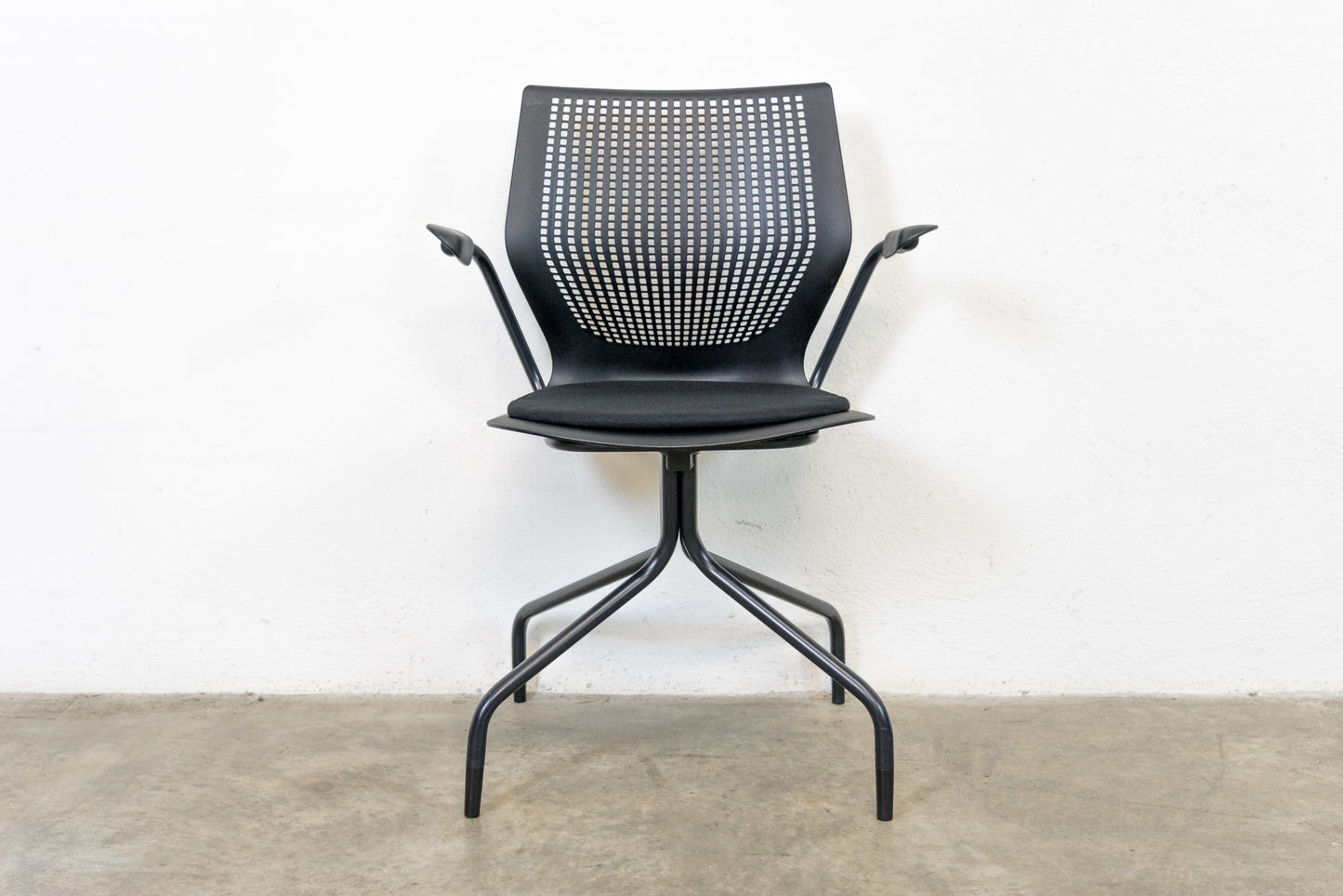 Knoll MultiGeneration Stuhl Nr. 1