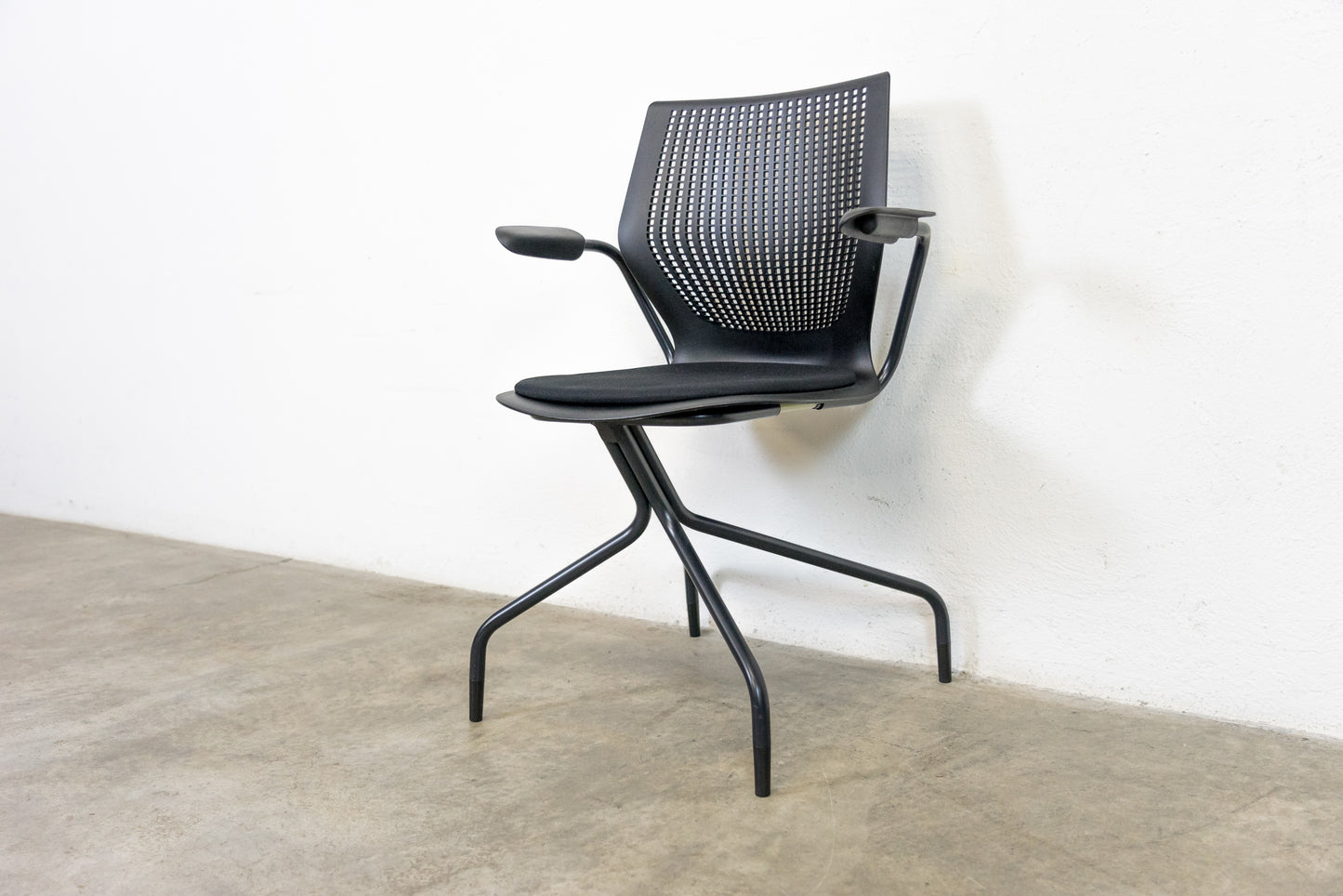 Knoll MultiGeneration Stuhl Nr. 1