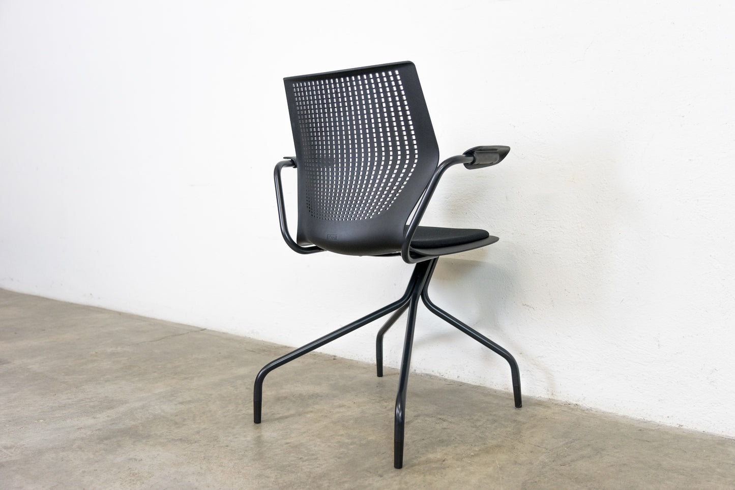 Knoll MultiGeneration Stuhl Nr. 1