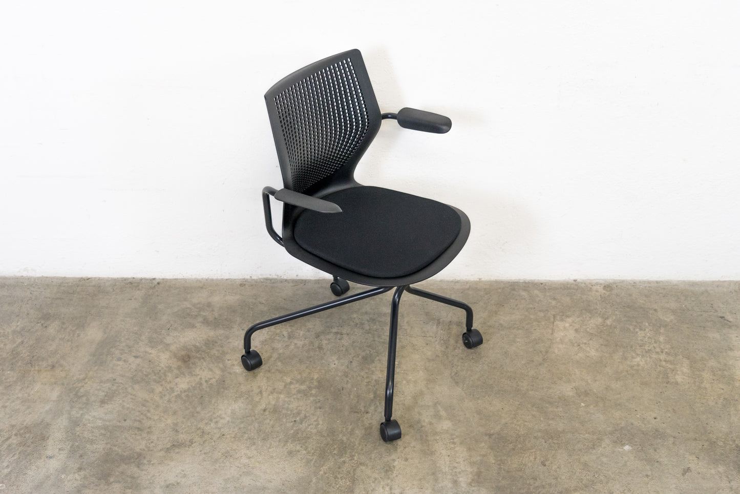 Knoll MultiGeneration Stuhl Nr. 2