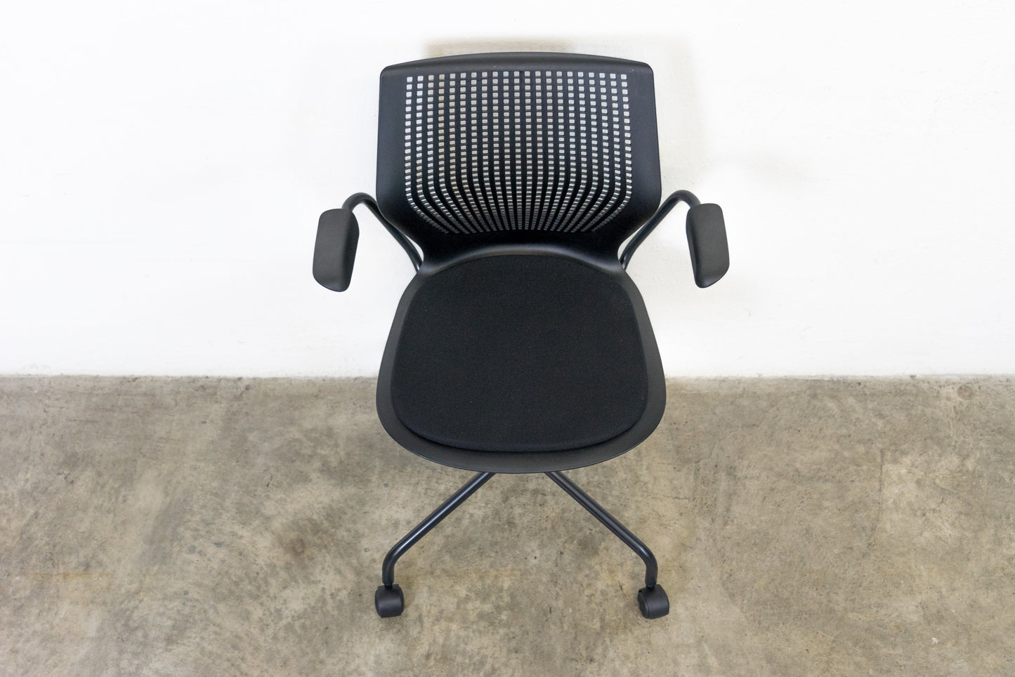 Knoll MultiGeneration Stuhl Nr. 2