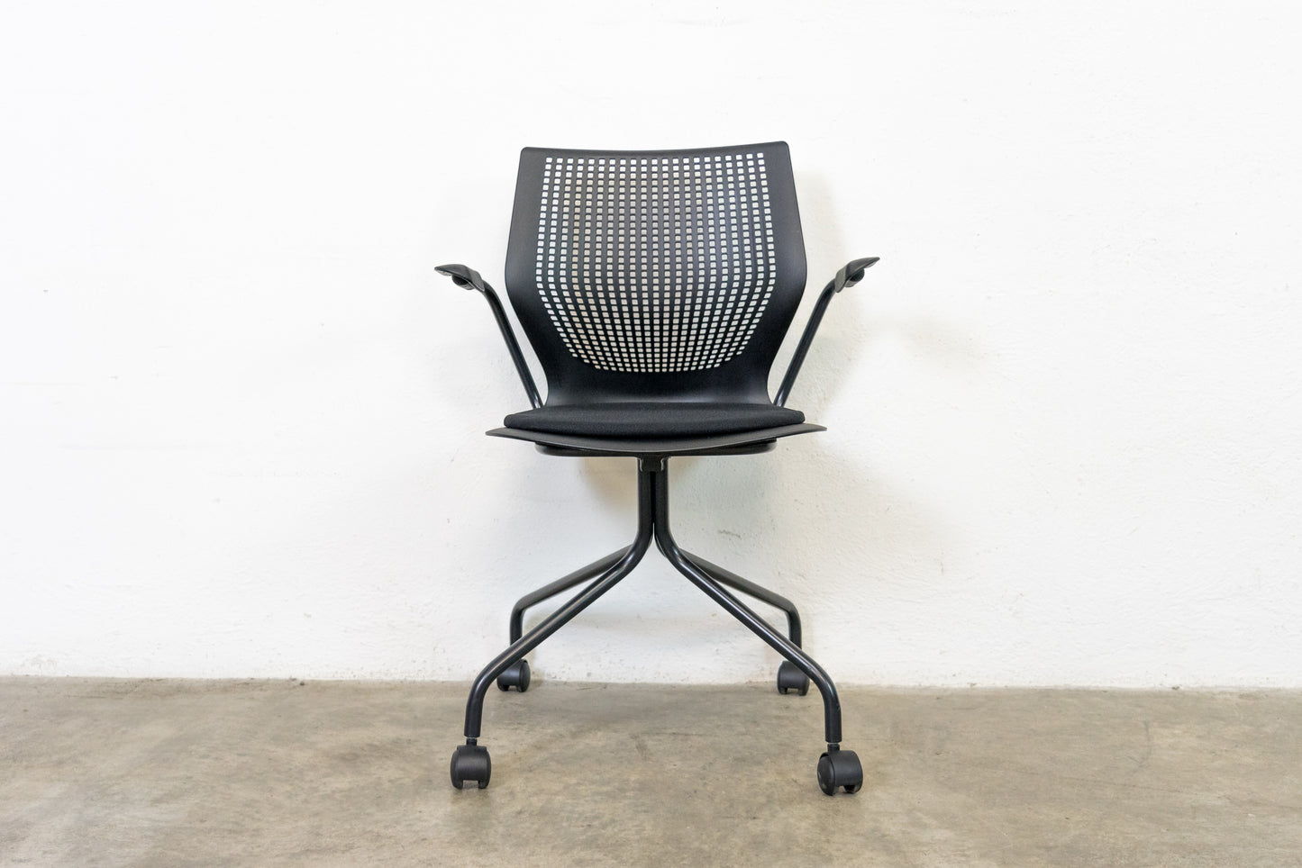 Knoll MultiGeneration Stuhl Nr. 2