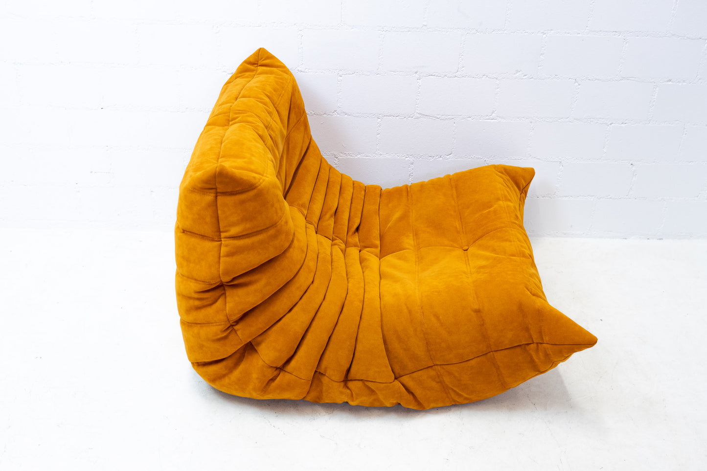 Ligne Roset Togo Sessel Alcantara