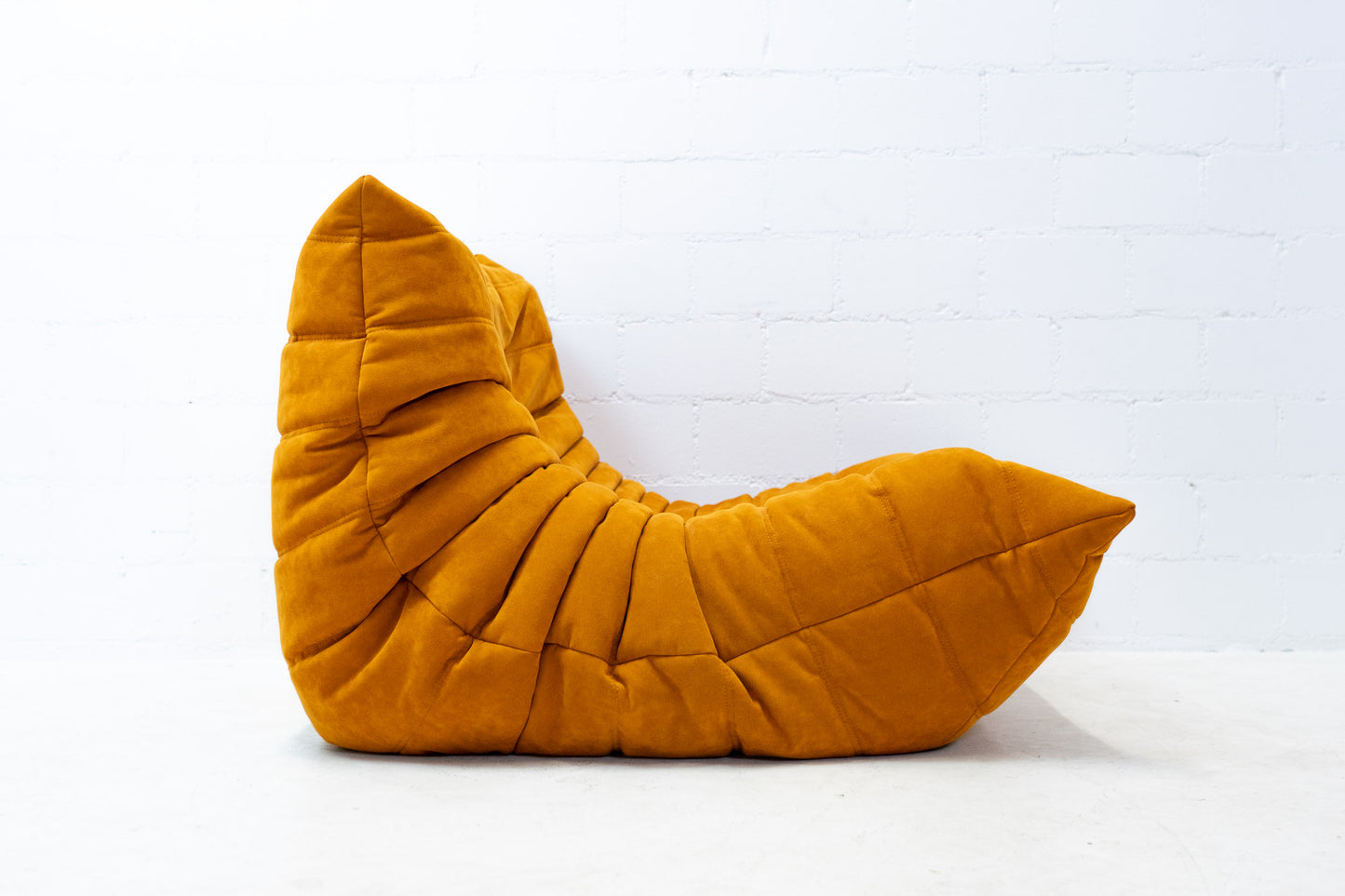 Ligne Roset Togo Sessel Alcantara