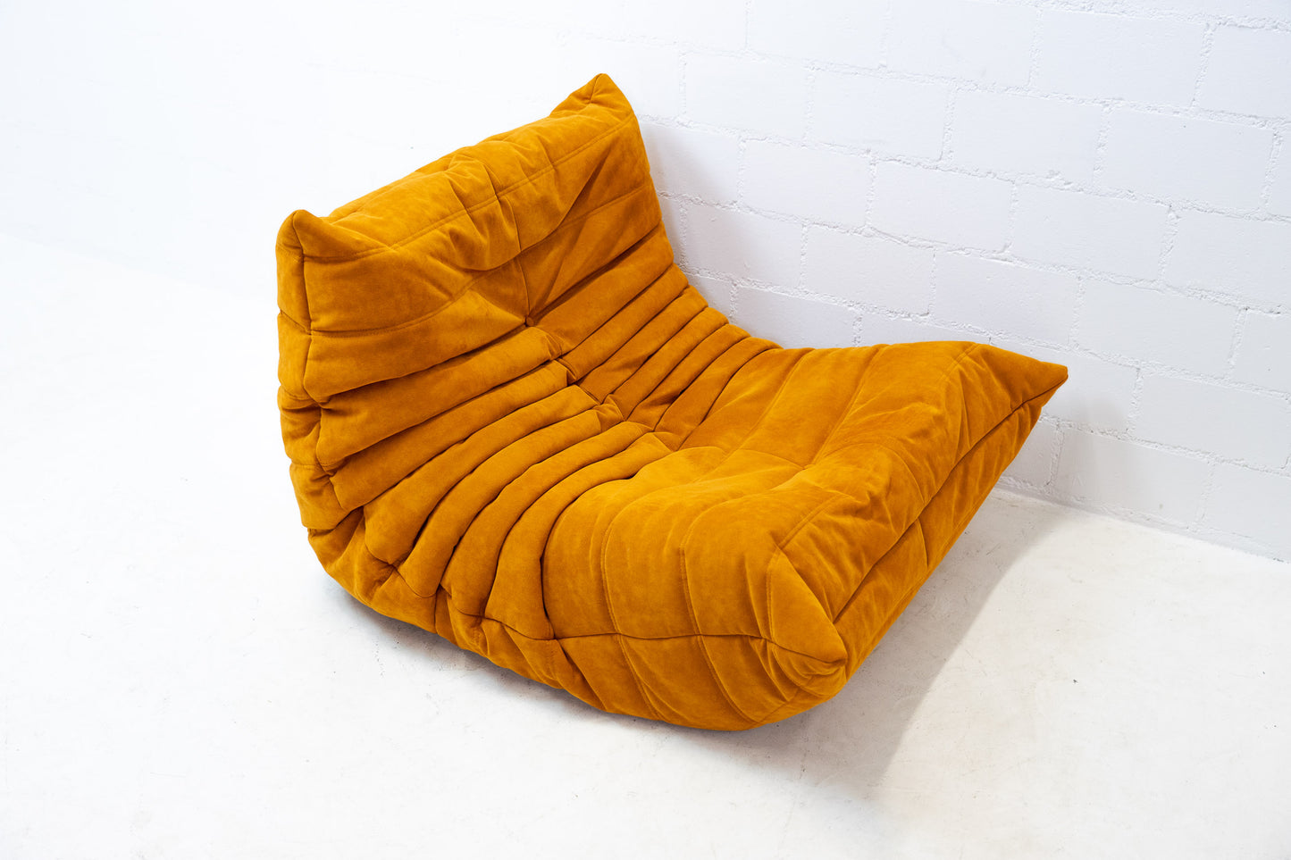 Ligne Roset Togo Sessel Alcantara