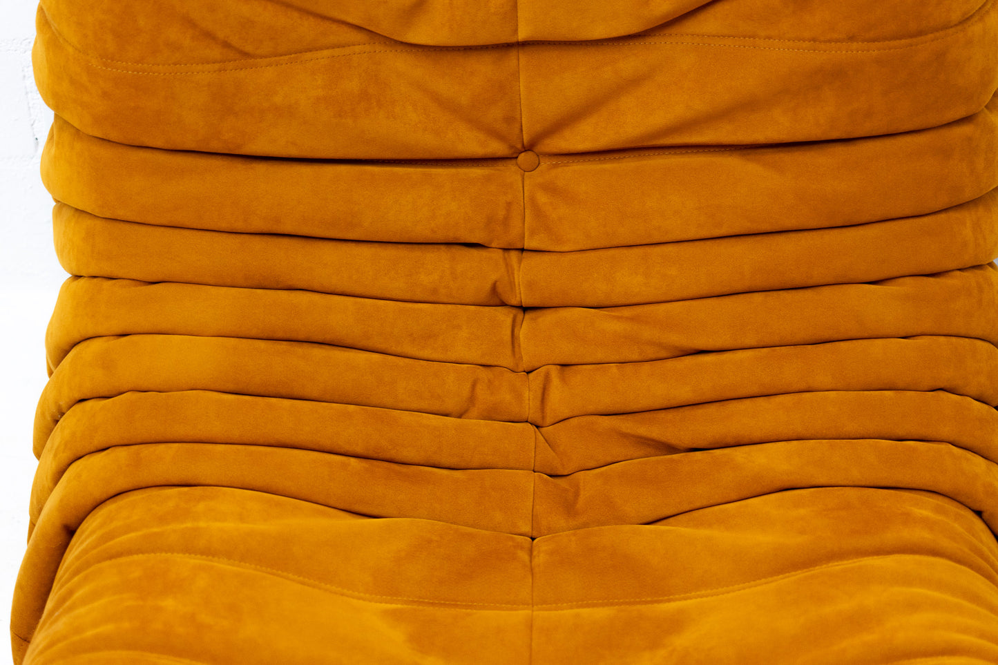 Ligne Roset Togo Sessel Alcantara