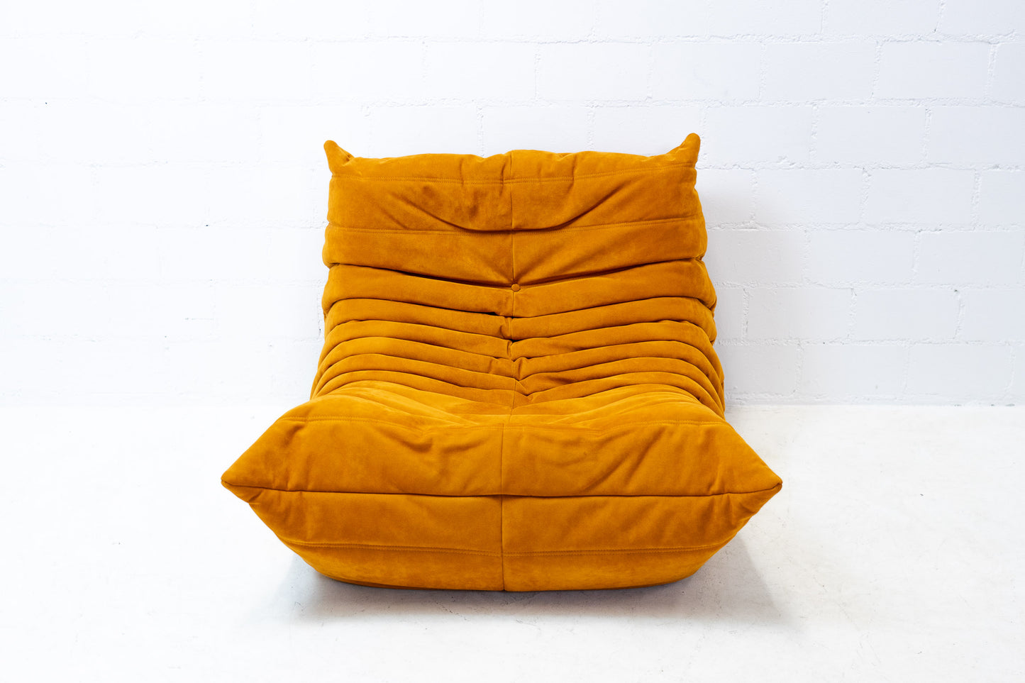 Ligne Roset Togo Sessel Alcantara