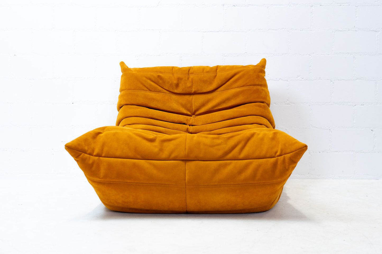 Ligne Roset Togo Sessel Alcantara