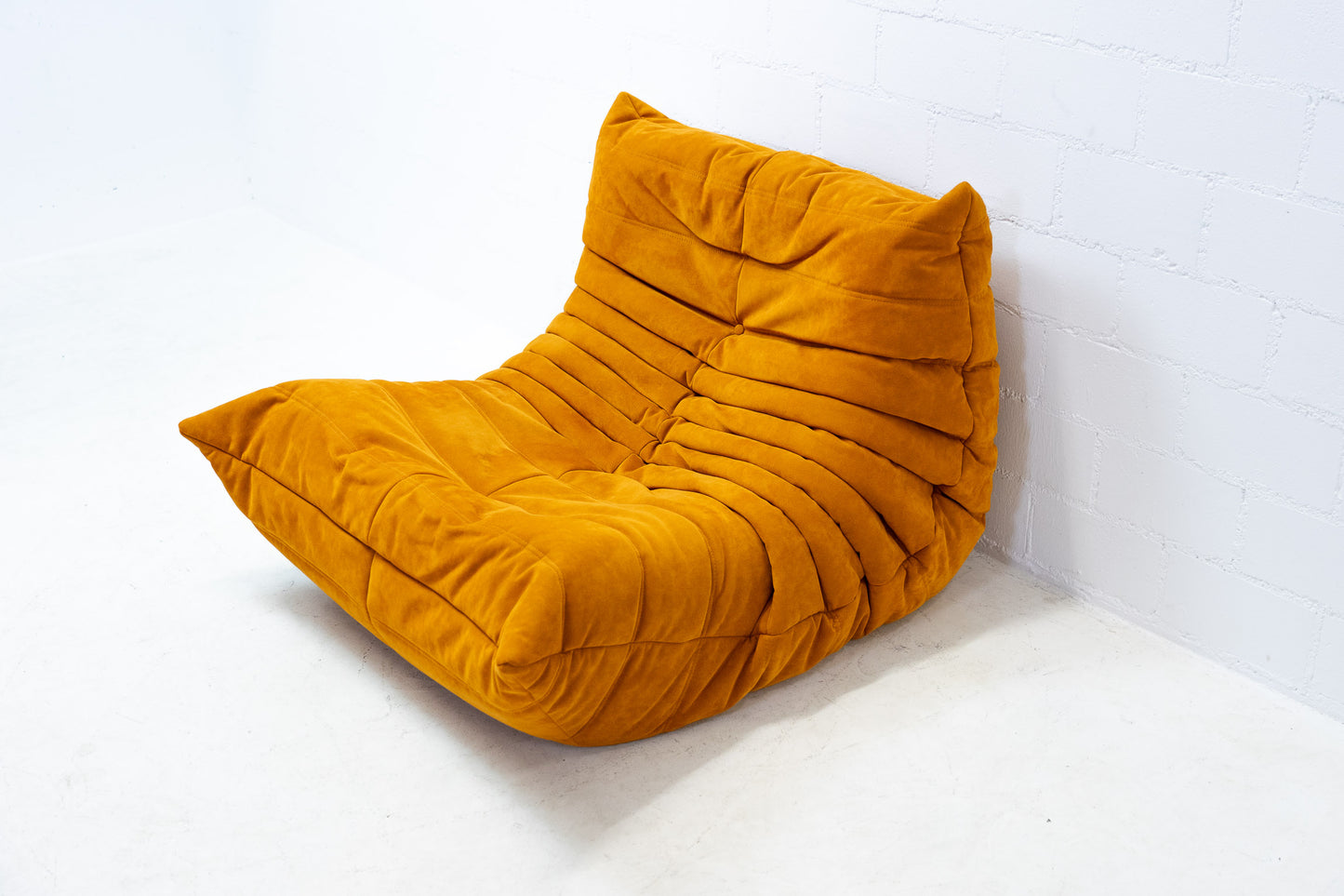 Ligne Roset Togo Sessel Alcantara