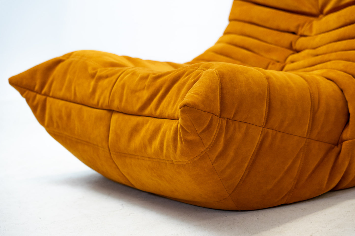Ligne Roset Togo Sessel Alcantara