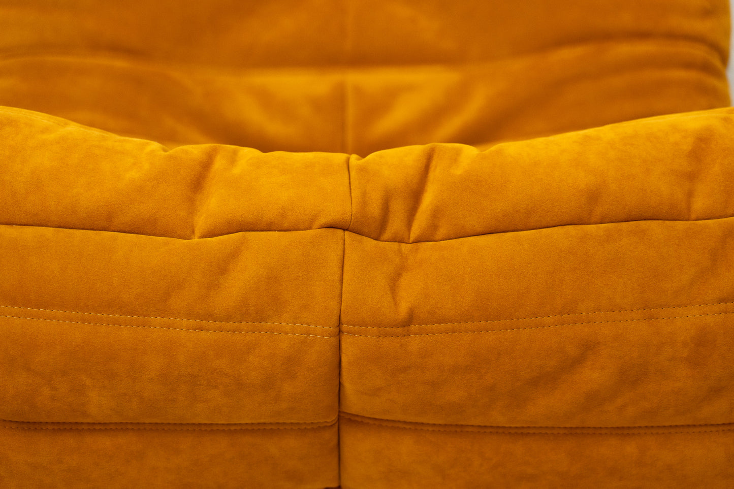 Ligne Roset Togo Sessel Alcantara