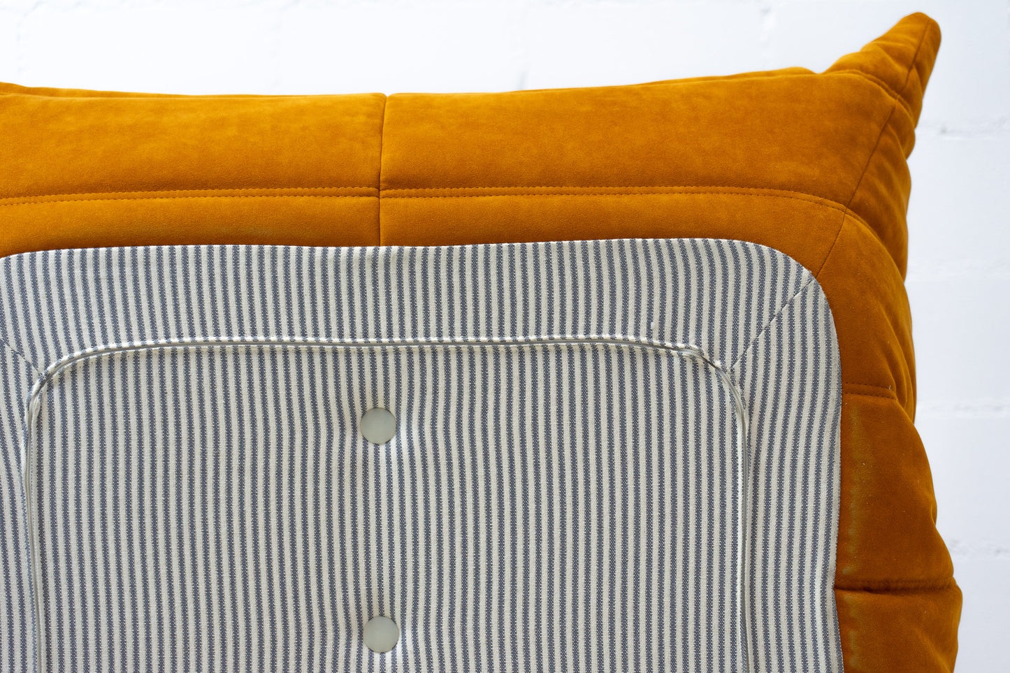 Ligne Roset Togo Sessel Alcantara