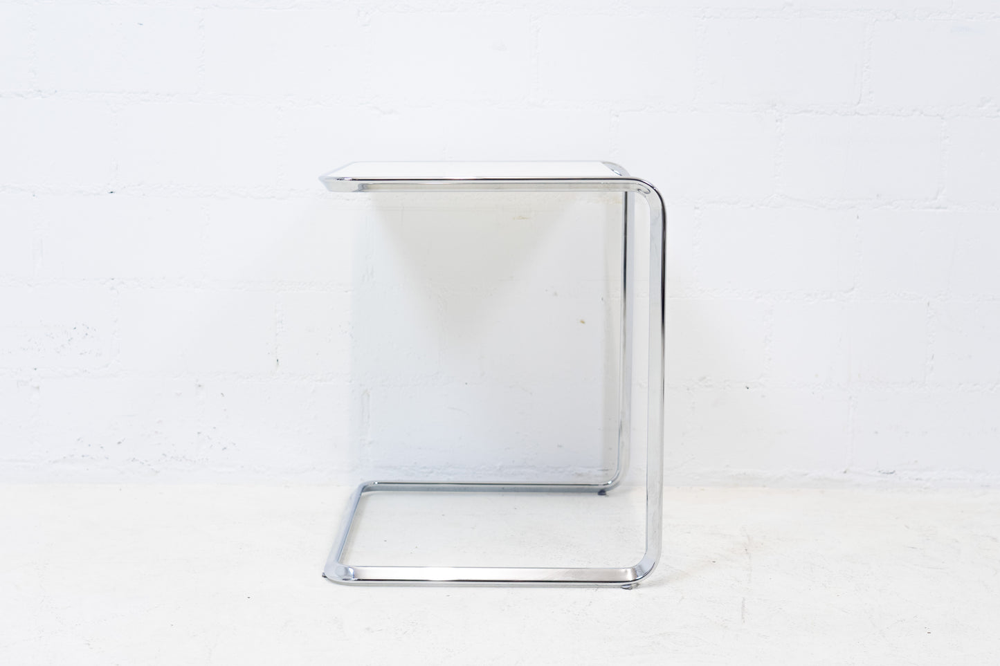 Tecta Oblique K3 Beistelltisch