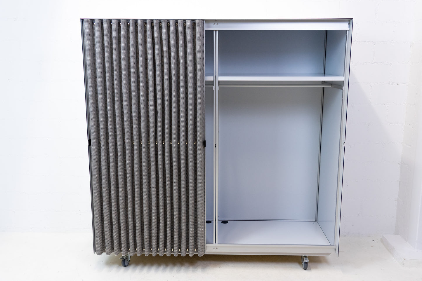 Thut Alucobond-Schrank 450 Nr. 1