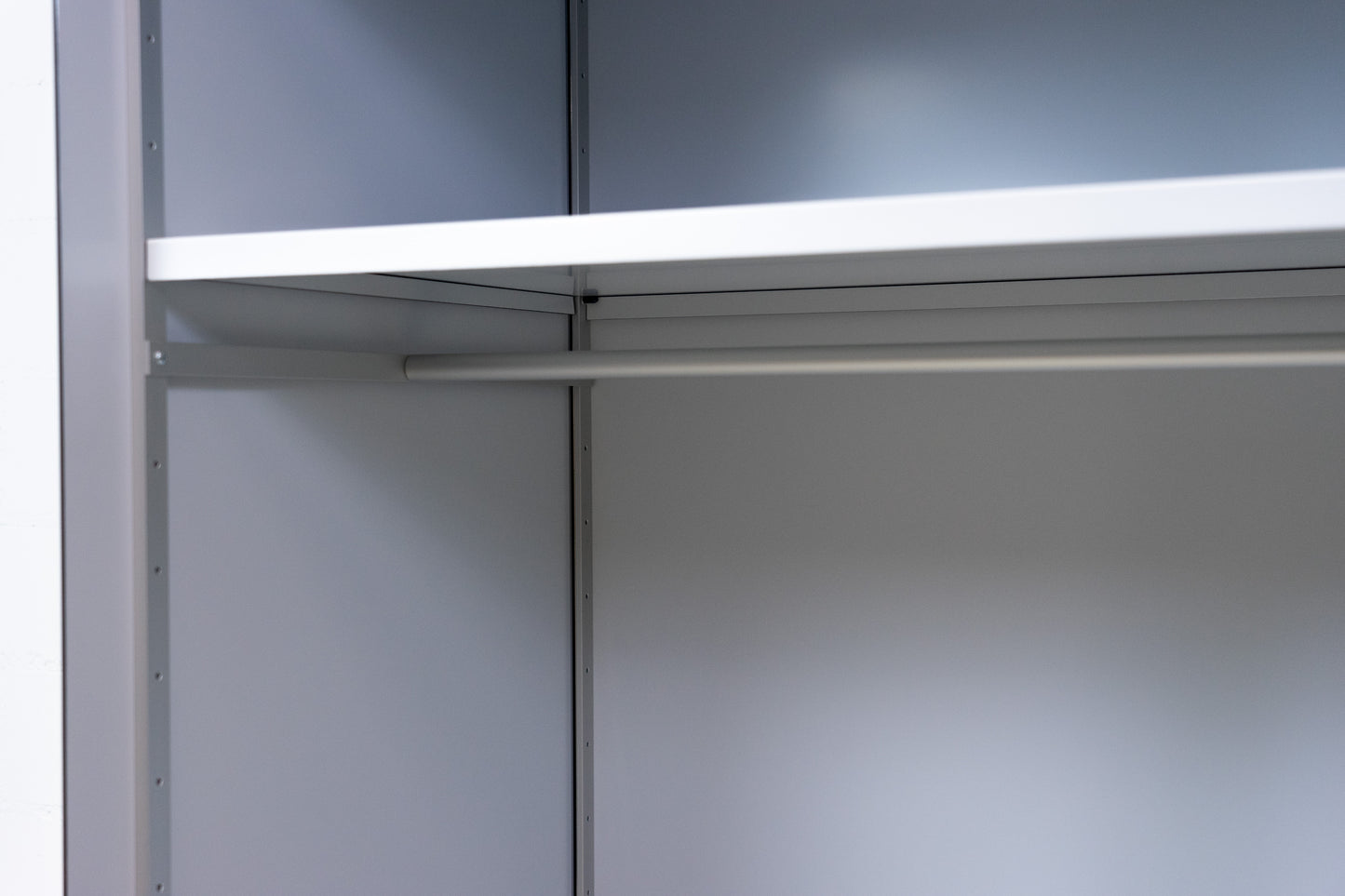 Thut Alucobond-Schrank 450 Nr. 1