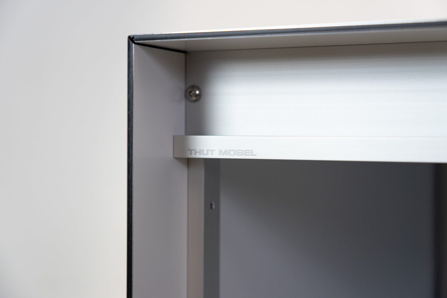 Thut Alucobond-Schrank 450 Nr. 1