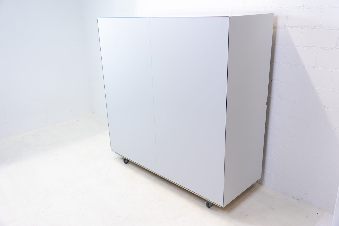 Thut Alucobond-Schrank 450 Nr. 1