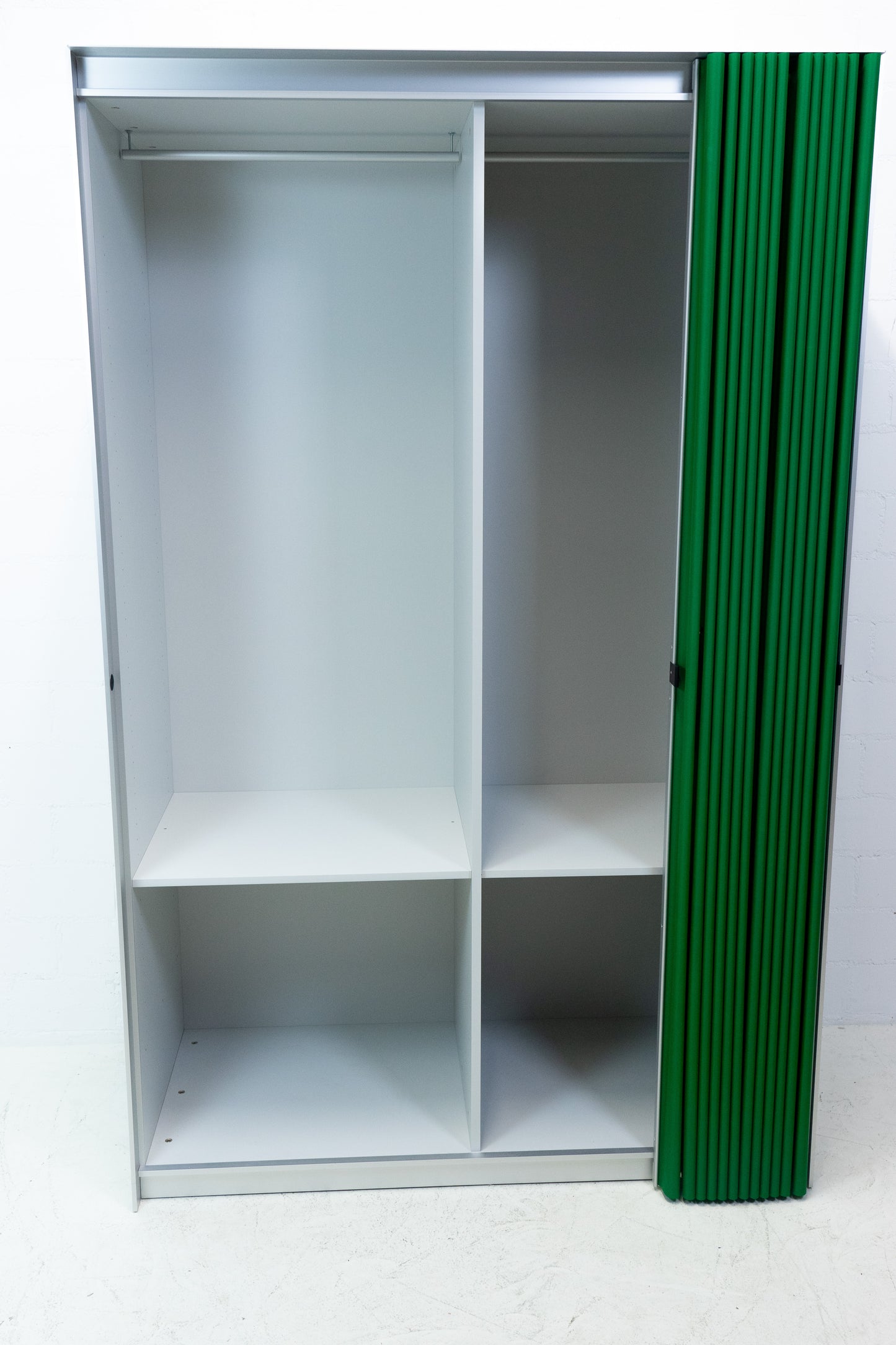 Thut Faltvorhang-Schrank Nr. 15