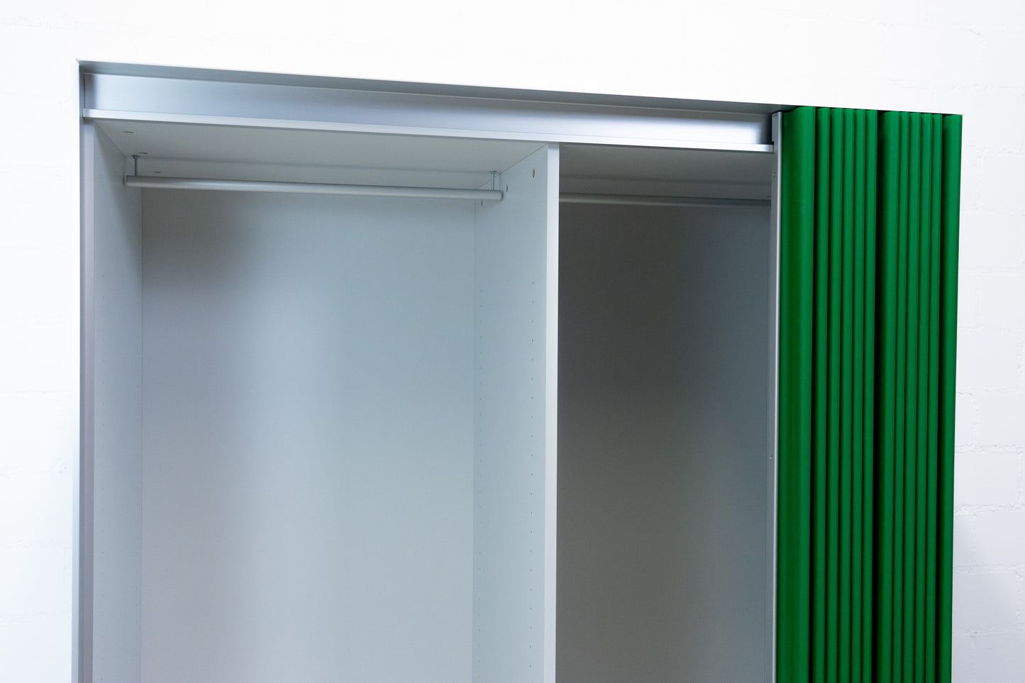 Thut Faltvorhang-Schrank Nr. 15