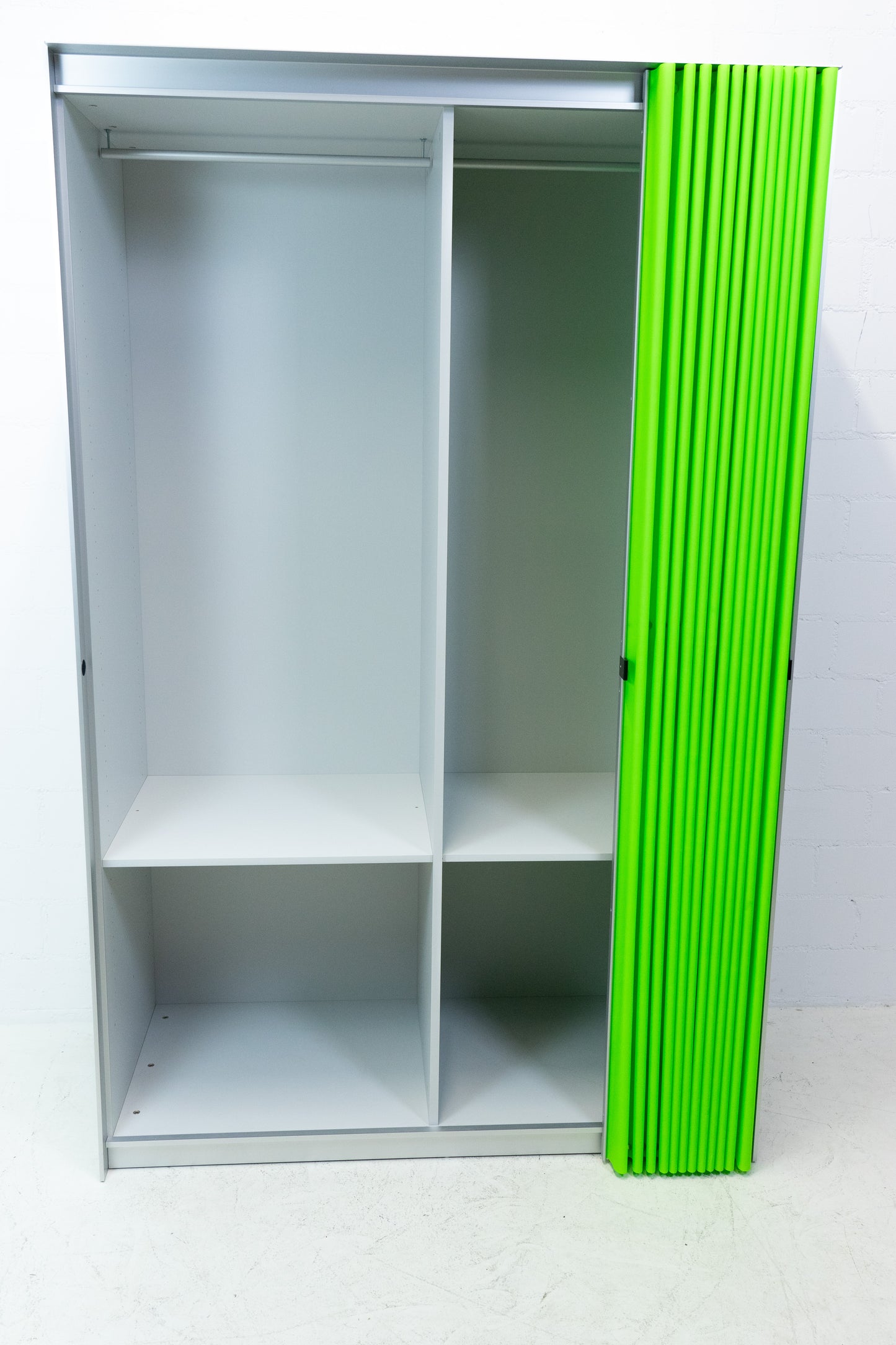 Thut Faltvorhang-Schrank Nr. 16