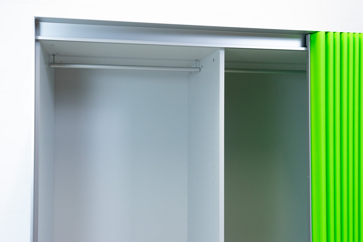 Thut Faltvorhang-Schrank Nr. 16