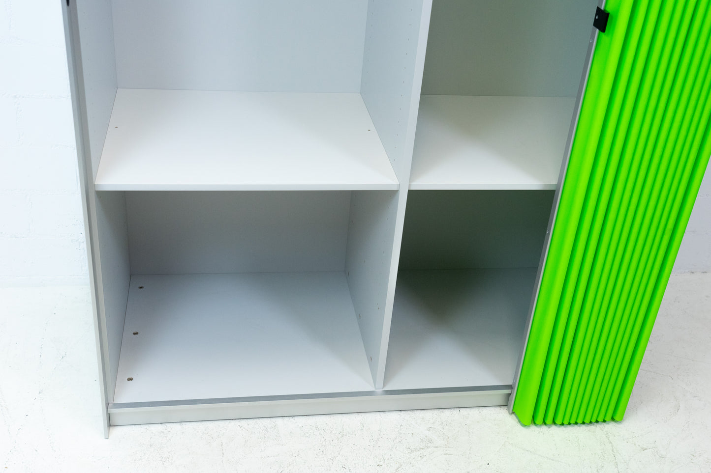 Thut Faltvorhang-Schrank Nr. 16