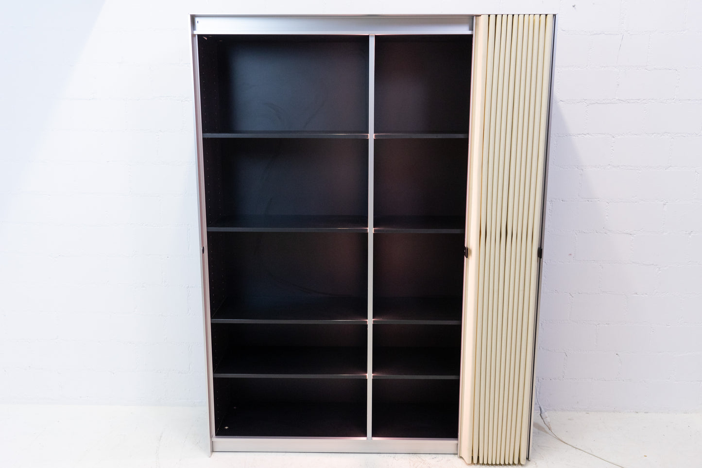Thut Faltvorhang-Schrank Nr. 17