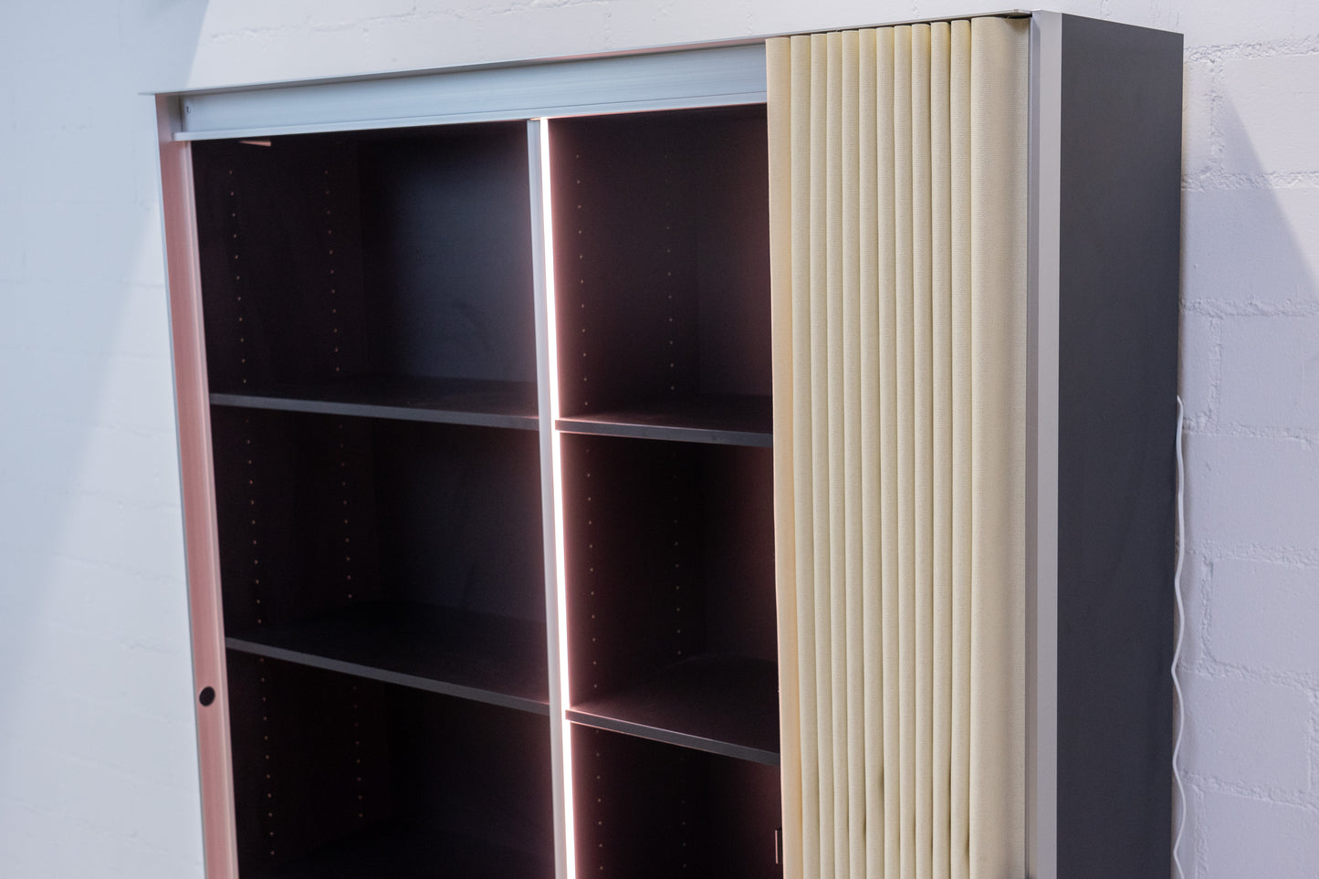 Thut Faltvorhang-Schrank Nr. 17