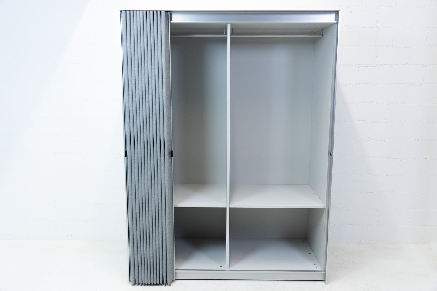 Thut Faltvorhang-Schrank Nr. 6