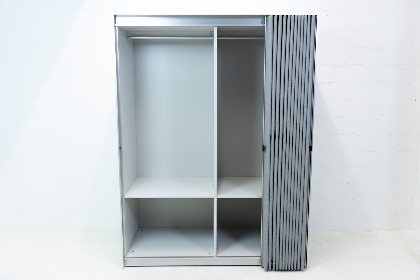 Thut Faltvorhang-Schrank Nr. 6