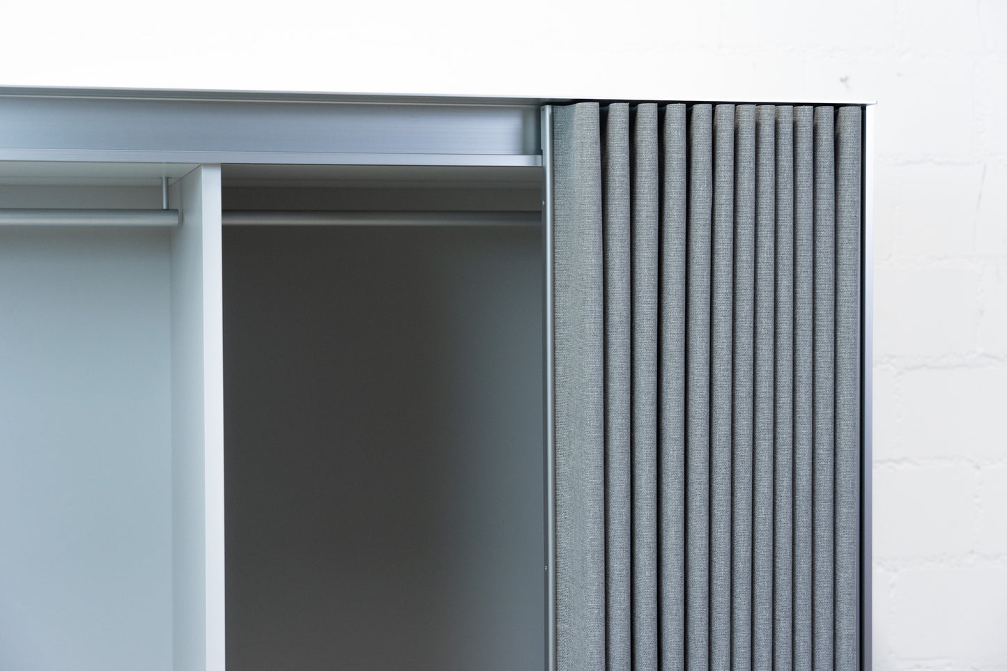 Thut Faltvorhang-Schrank Nr. 6