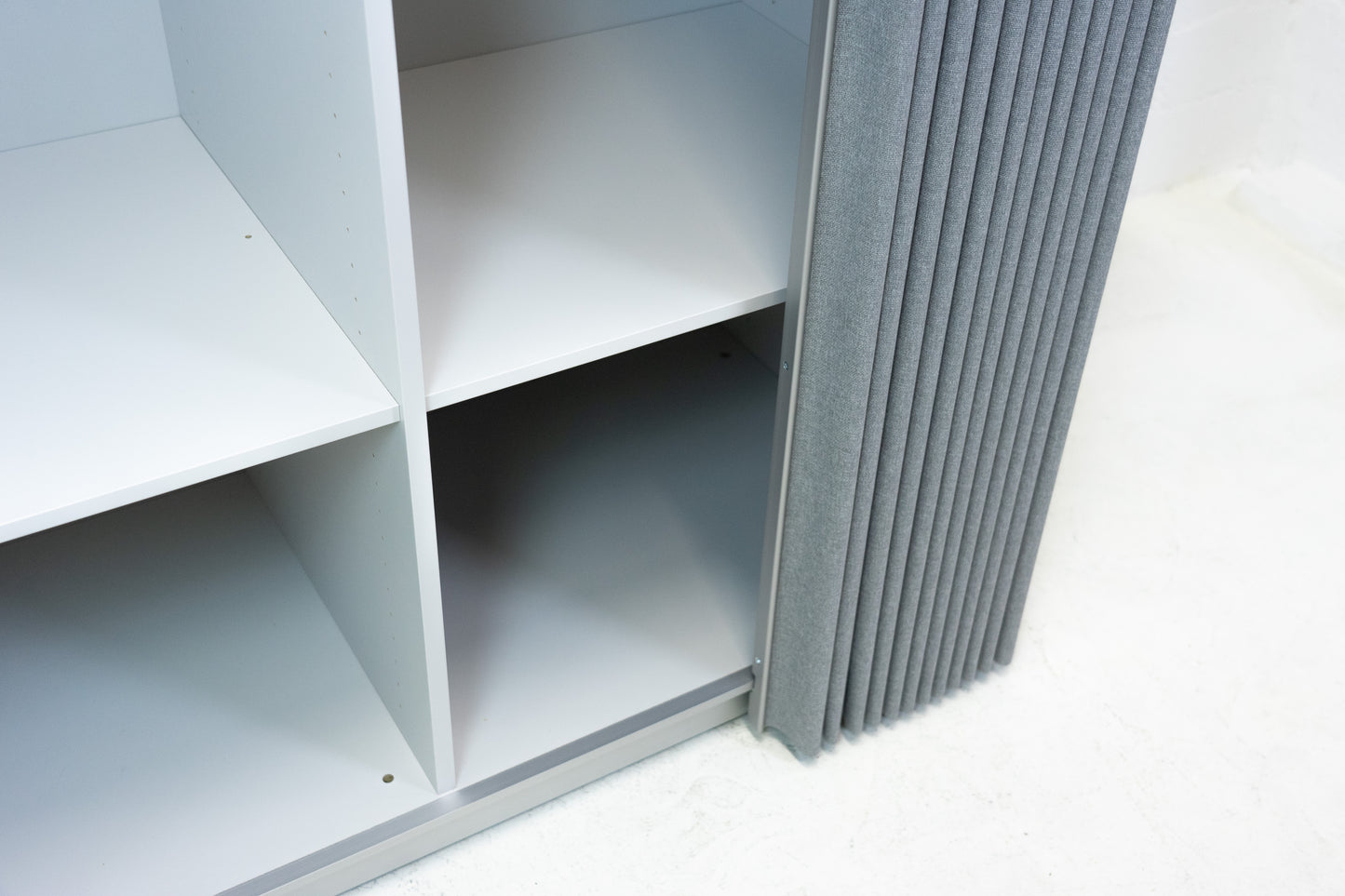 Thut Faltvorhang-Schrank Nr. 6