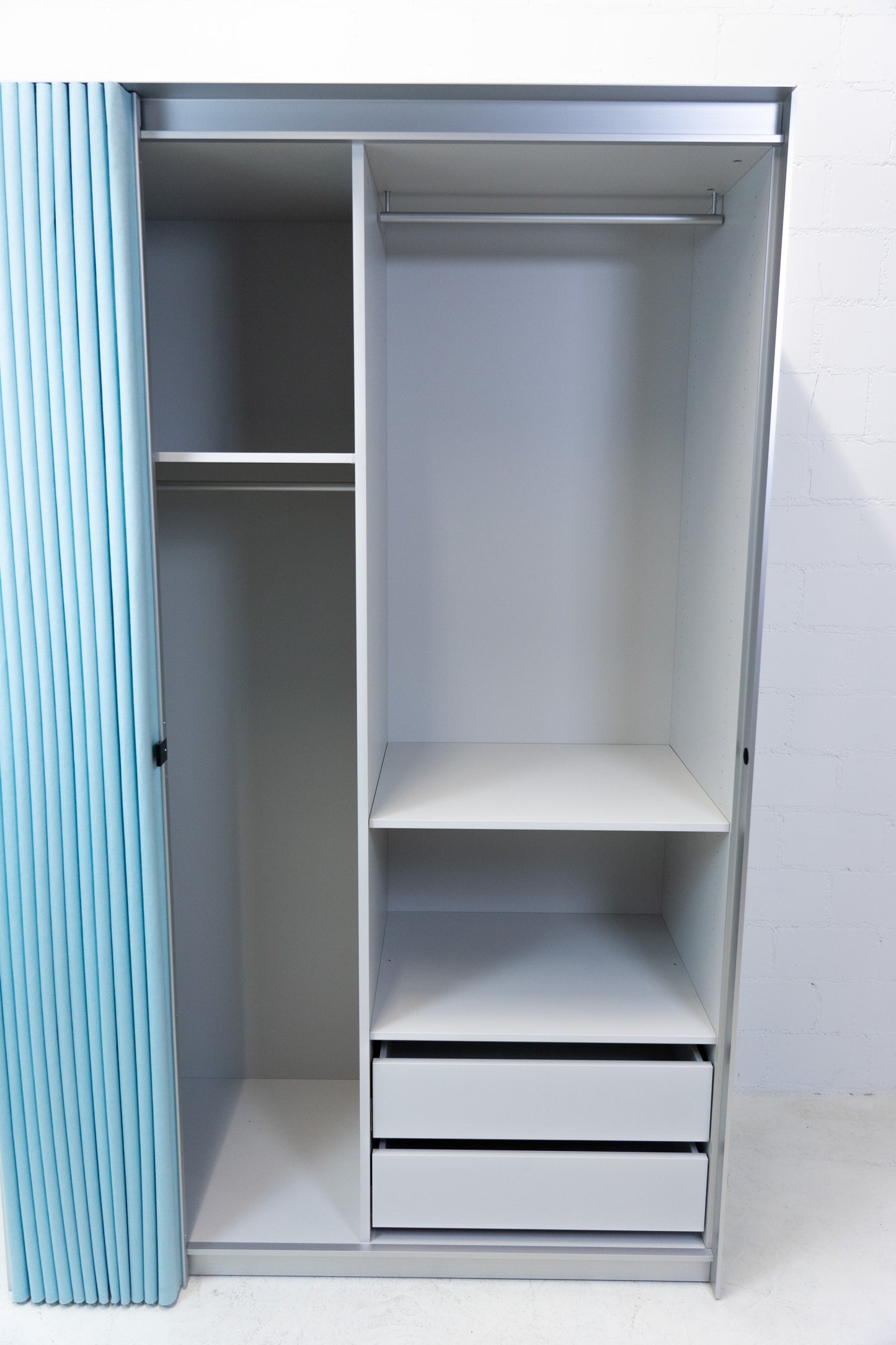 Thut Faltvorhang-Schrank Nr. 7