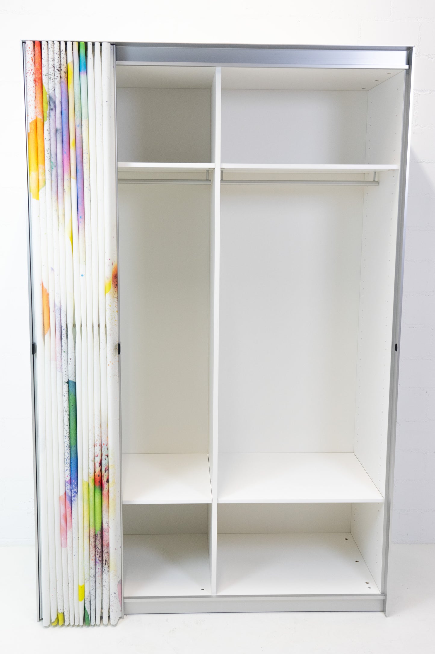 Thut Faltvorhang-Schrank Nr. 8 Claudia Caviezel