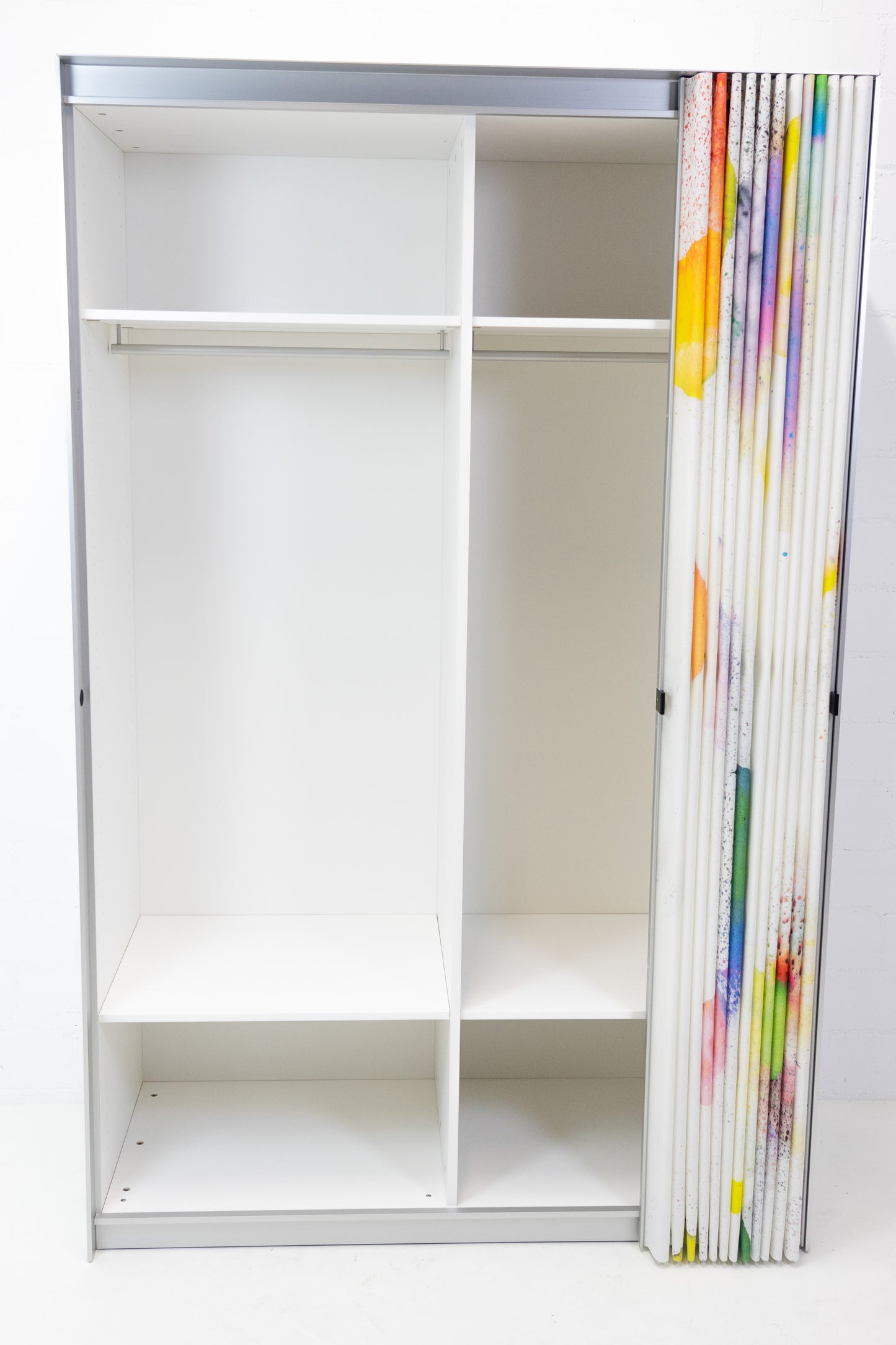 Thut Faltvorhang-Schrank Nr. 8 Claudia Caviezel