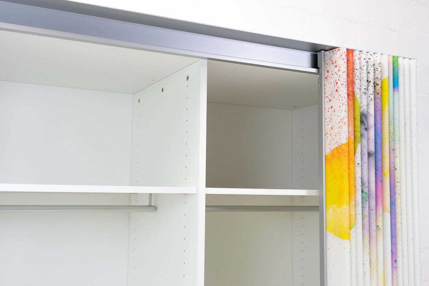 Thut Faltvorhang-Schrank Nr. 8 Claudia Caviezel