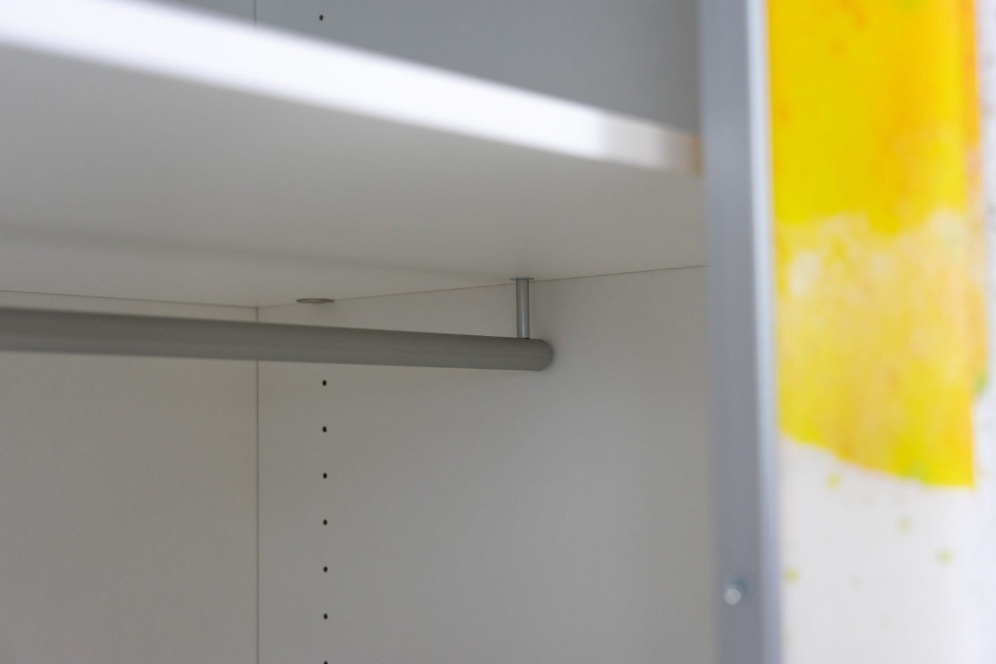 Thut Faltvorhang-Schrank Nr. 8 Claudia Caviezel