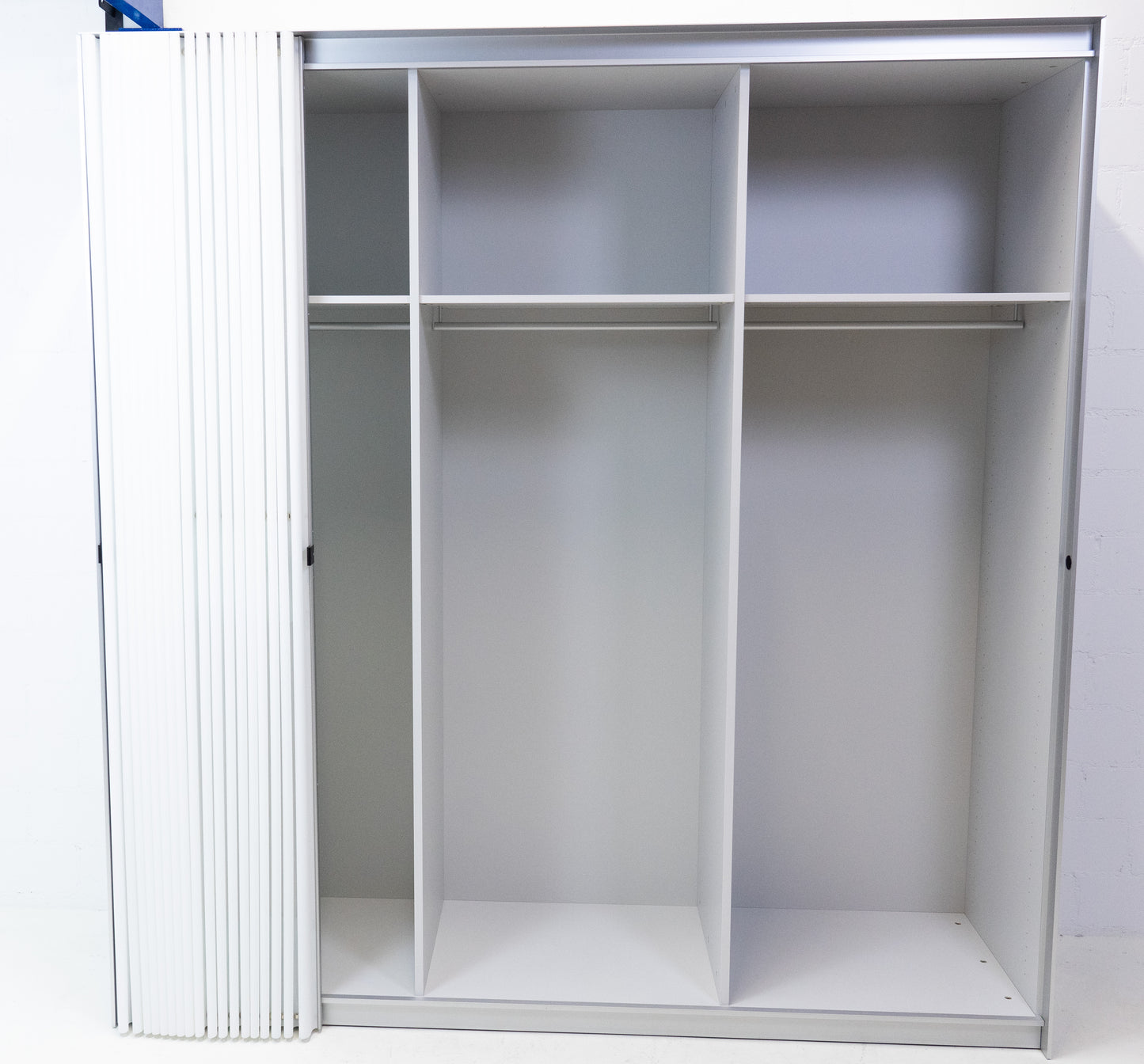 Thut Faltvorhang-Schrank Nr. 9