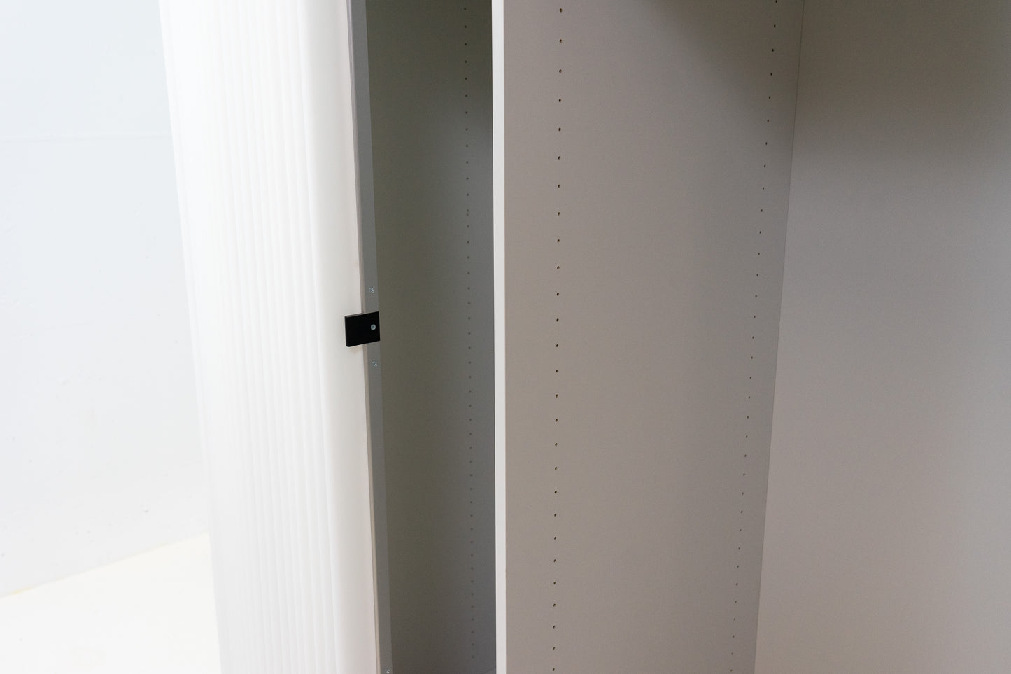 Thut Faltvorhang-Schrank Nr. 9