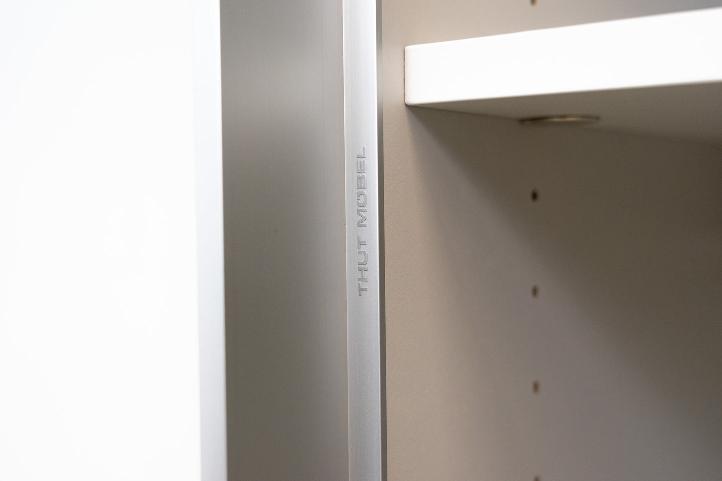 Thut Faltvorhang-Schrank Nr. 9