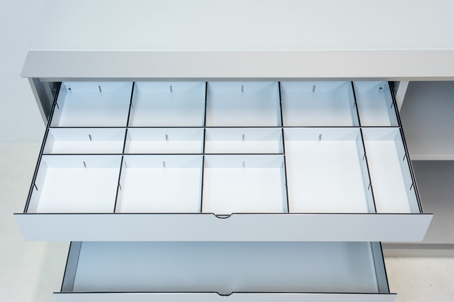 Thut Faltvorhang-Sideboard Nr. 1