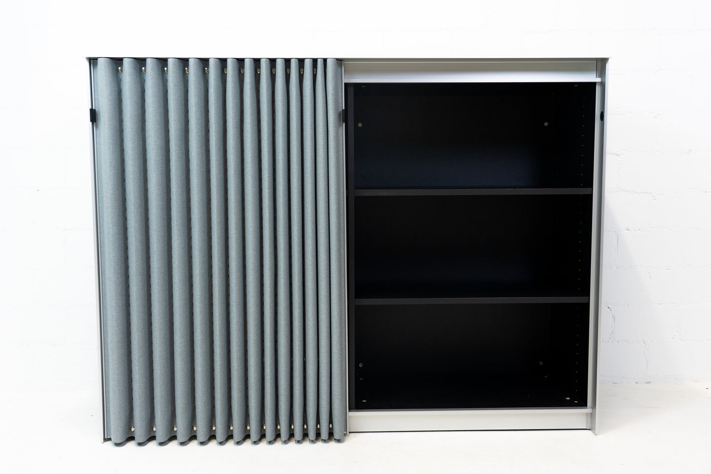 Thut Faltvorhang-Sideboard Nr. 2