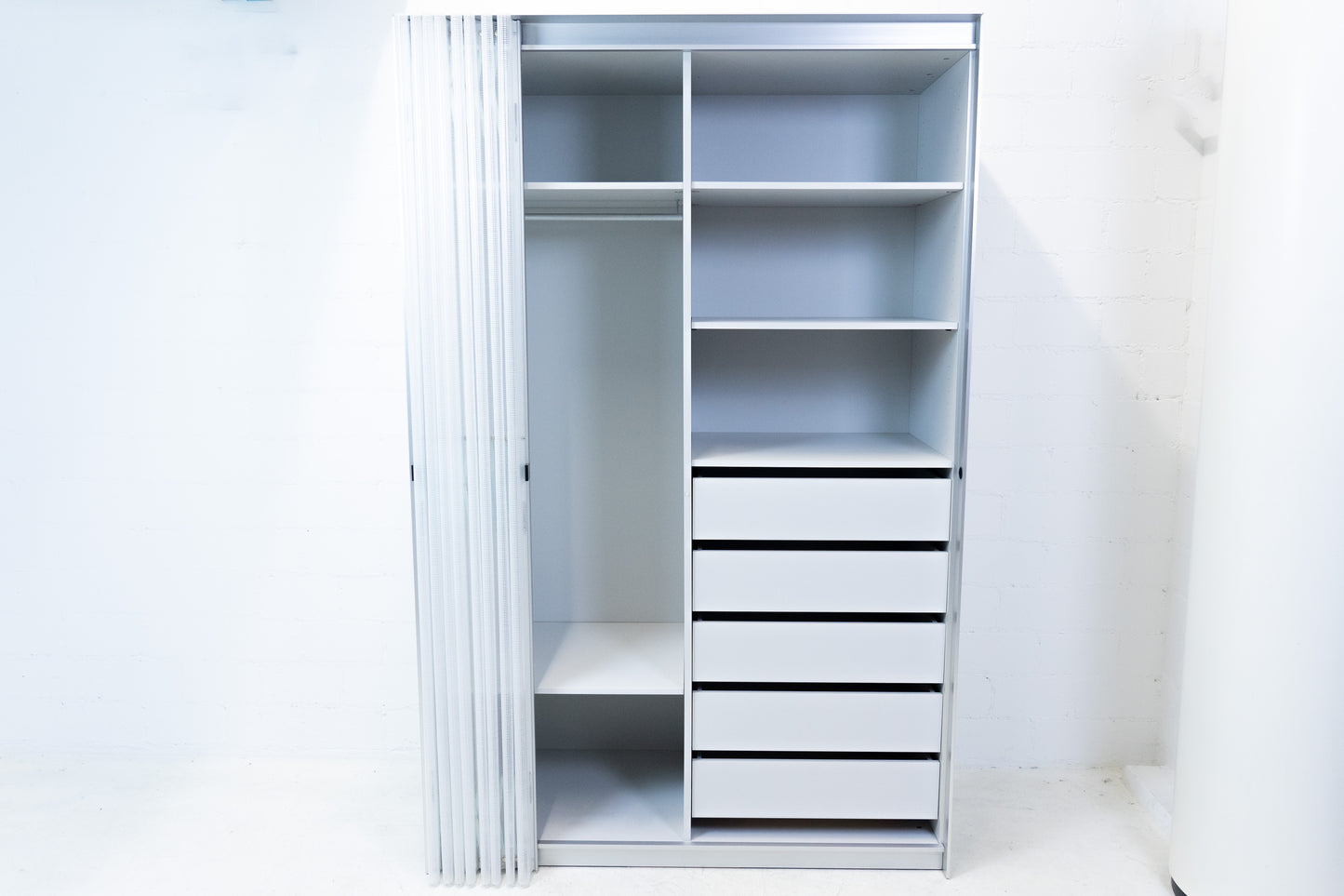 Thut Faltvorhang-Schrank Nr. 4