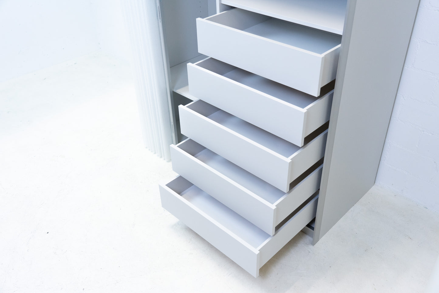 Thut Faltvorhang-Schrank Nr. 4